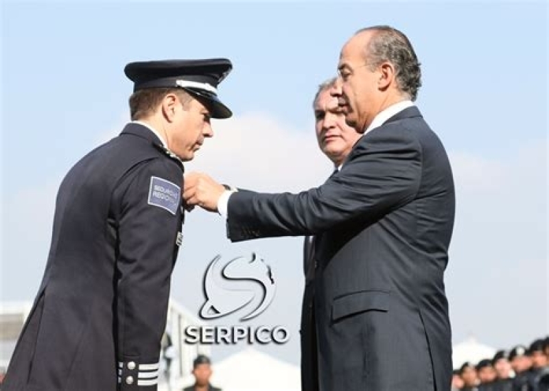 Felipe Calderon y su escuadron de narco policias